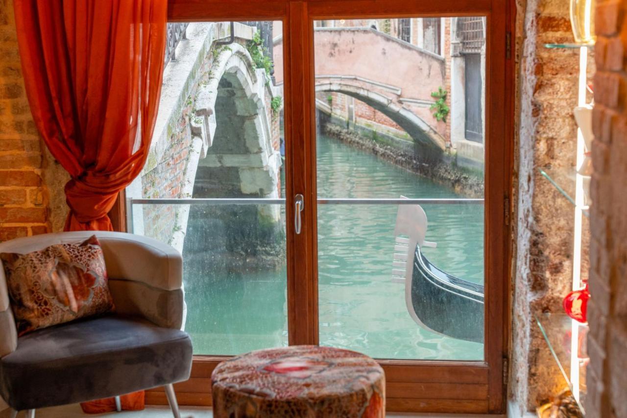 Casa Manina Sul Ponte - Your Private Canal View Venetië